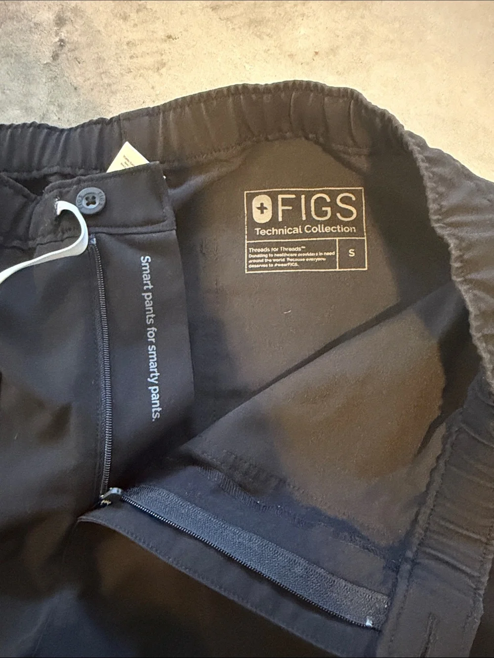 Figs Men's Black Cargo Drawstring Pants Size Small Straight Leg